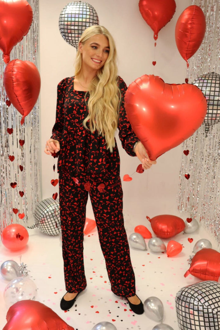 Forudbestilling - Liberte - Cecilie-Ls-Blouse 22130 - Black Red Bow Bluser