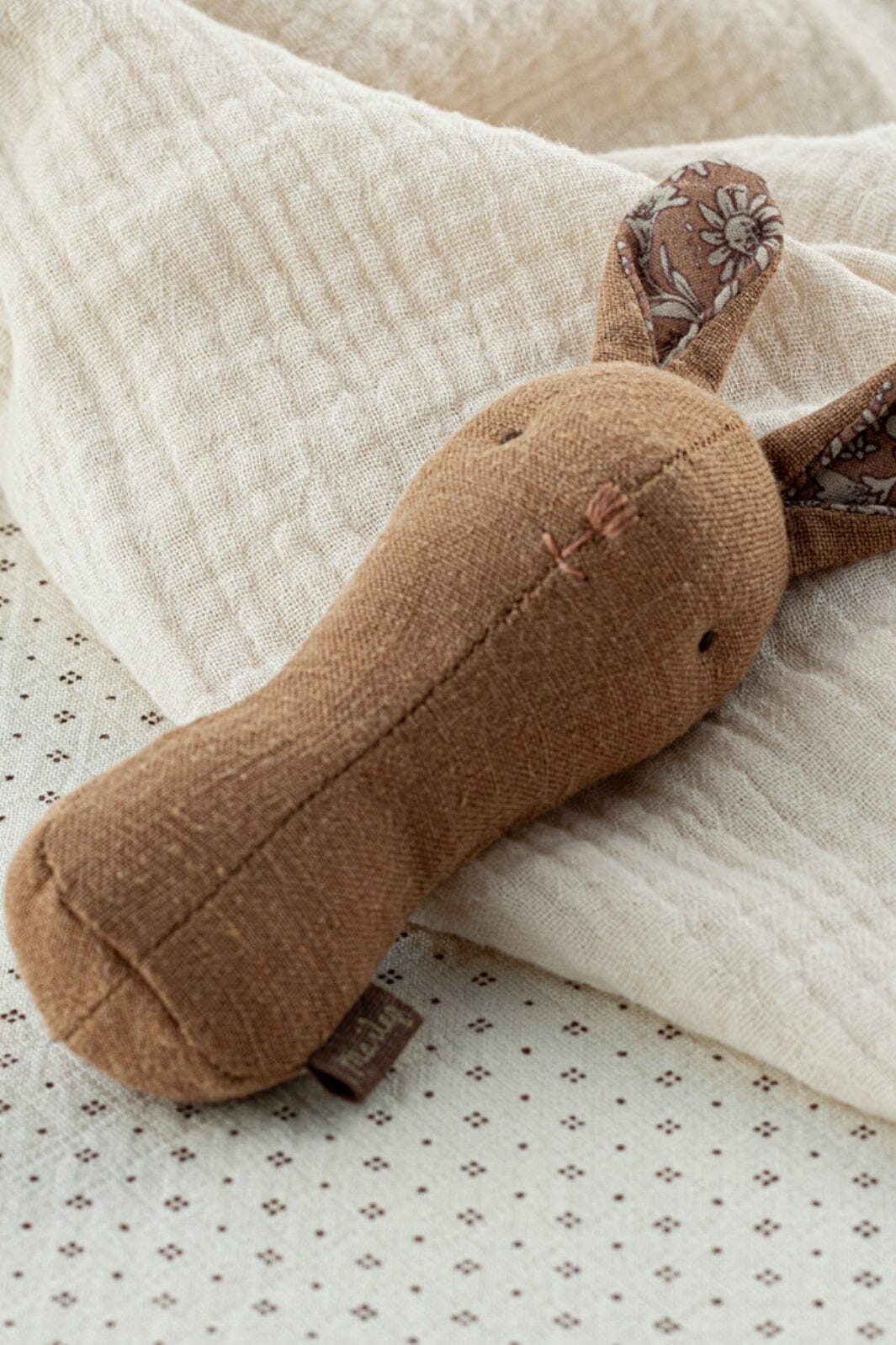 Forudbestilling - Maileg - Lullaby Friends, Rangle, Kanin - Chokolade Legetøj