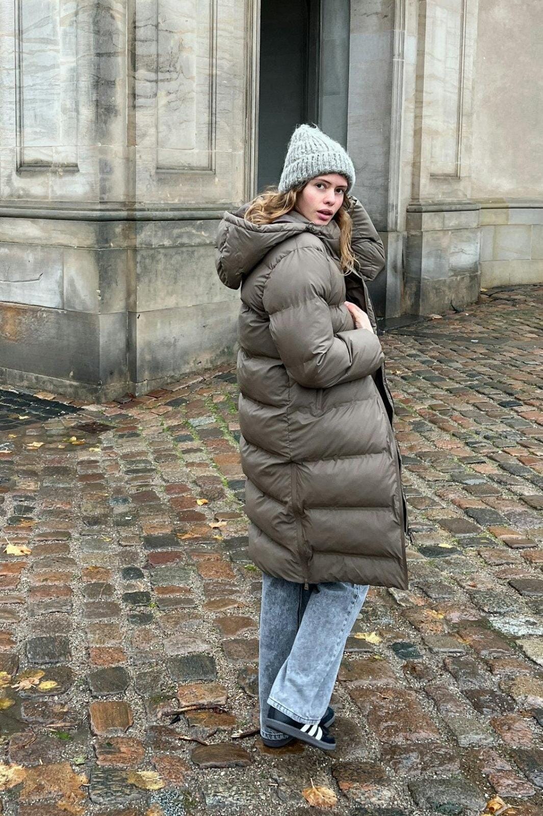 Forudbestilling - Neo Noir - Viviana C Puffer Jacket - Dark Taupe Jakker