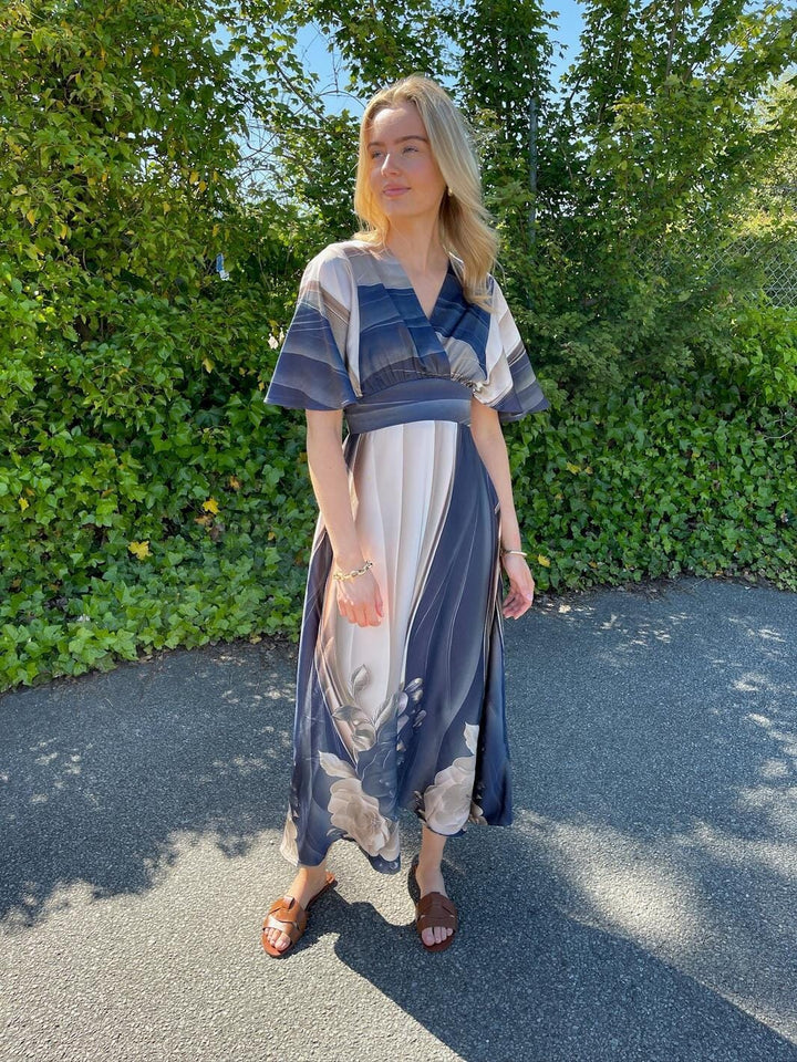 Forudbestilling - Sisters Point - Gisela-Dr18 19226 - 803 - Wave/Flower Kjoler