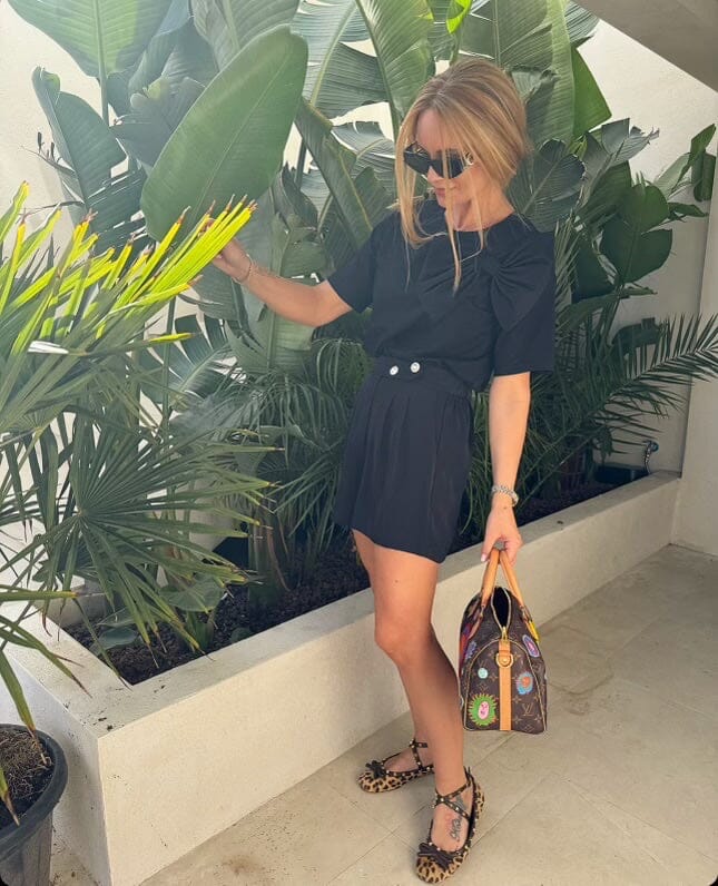 Forudbestilling - Valentin Studio - Bow Button Knit T-shirt - Black T-shirts