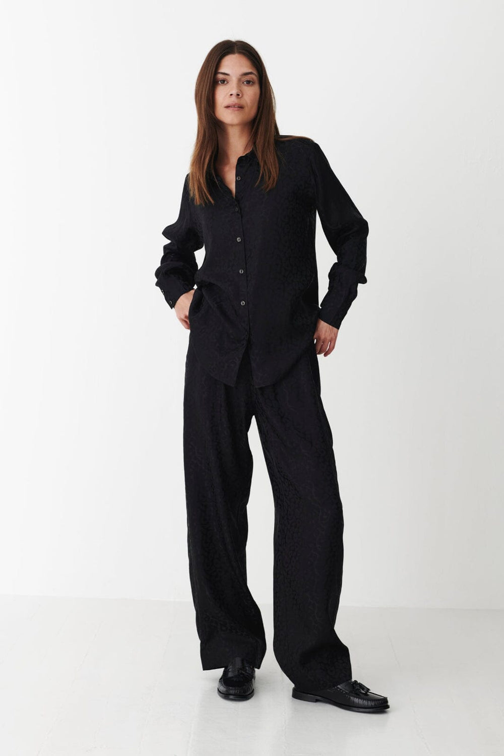 Karmamia - Alma Shirt 2241 - Black Leo Silk Skjorter