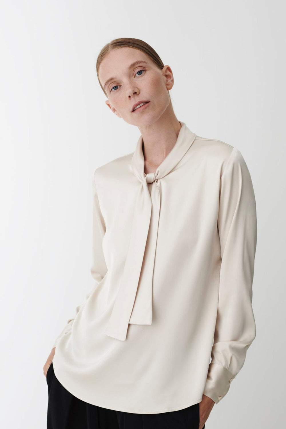 Karmamia - Audrey Blouse 2227 - Semi Rich Porcelain Bluser