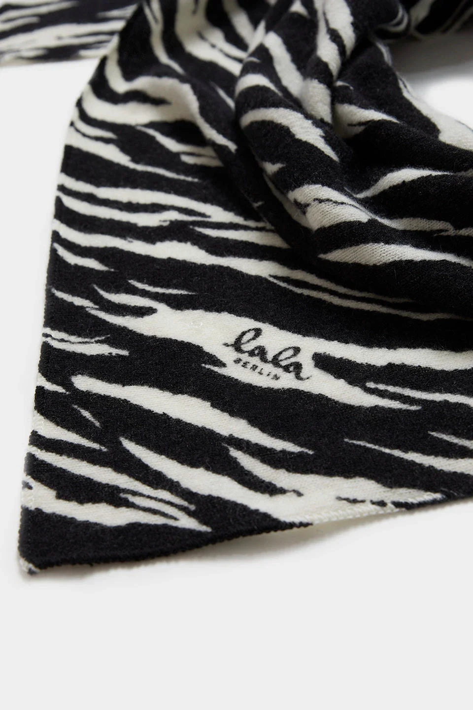 Lala Berlin - Lbtriangle M 10020123 - Black Tiger Tørklæder