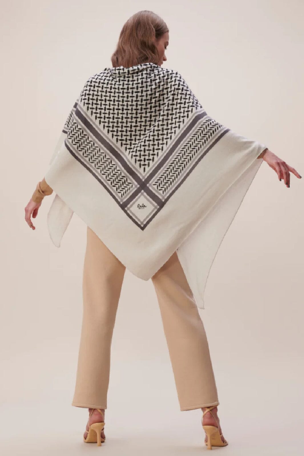 Lala Berlin - Triangle Trinity Classic L - Alabastro off-white Tørklæder