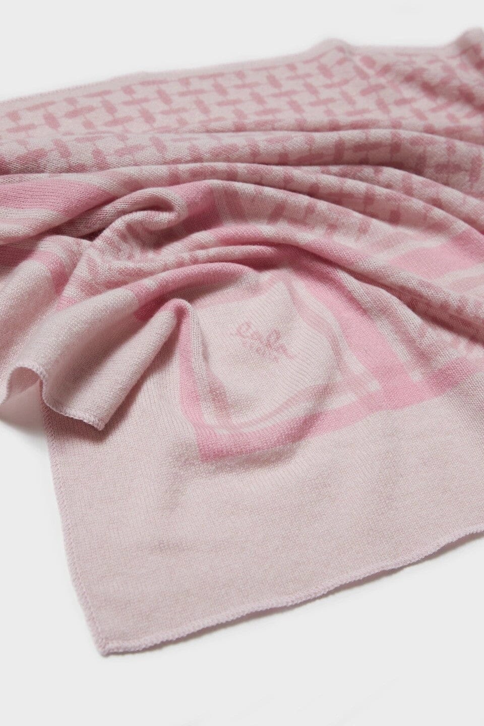 Lala Berlin - Triangle Trinity Classic M 10004325 - Candy Tørklæder