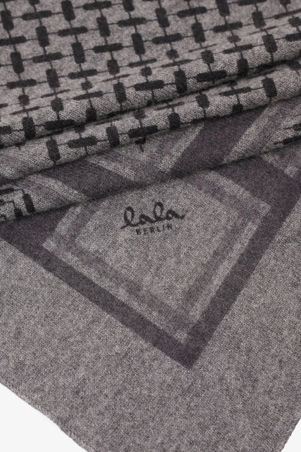 Lala Berlin - Triangle Trinity Classic XS - Lubecca Dark Grey Melange Tørklæder
