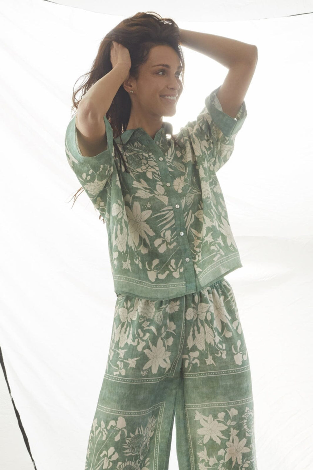 Love & Divine - Love1338 18753 - 315 - Green Flower