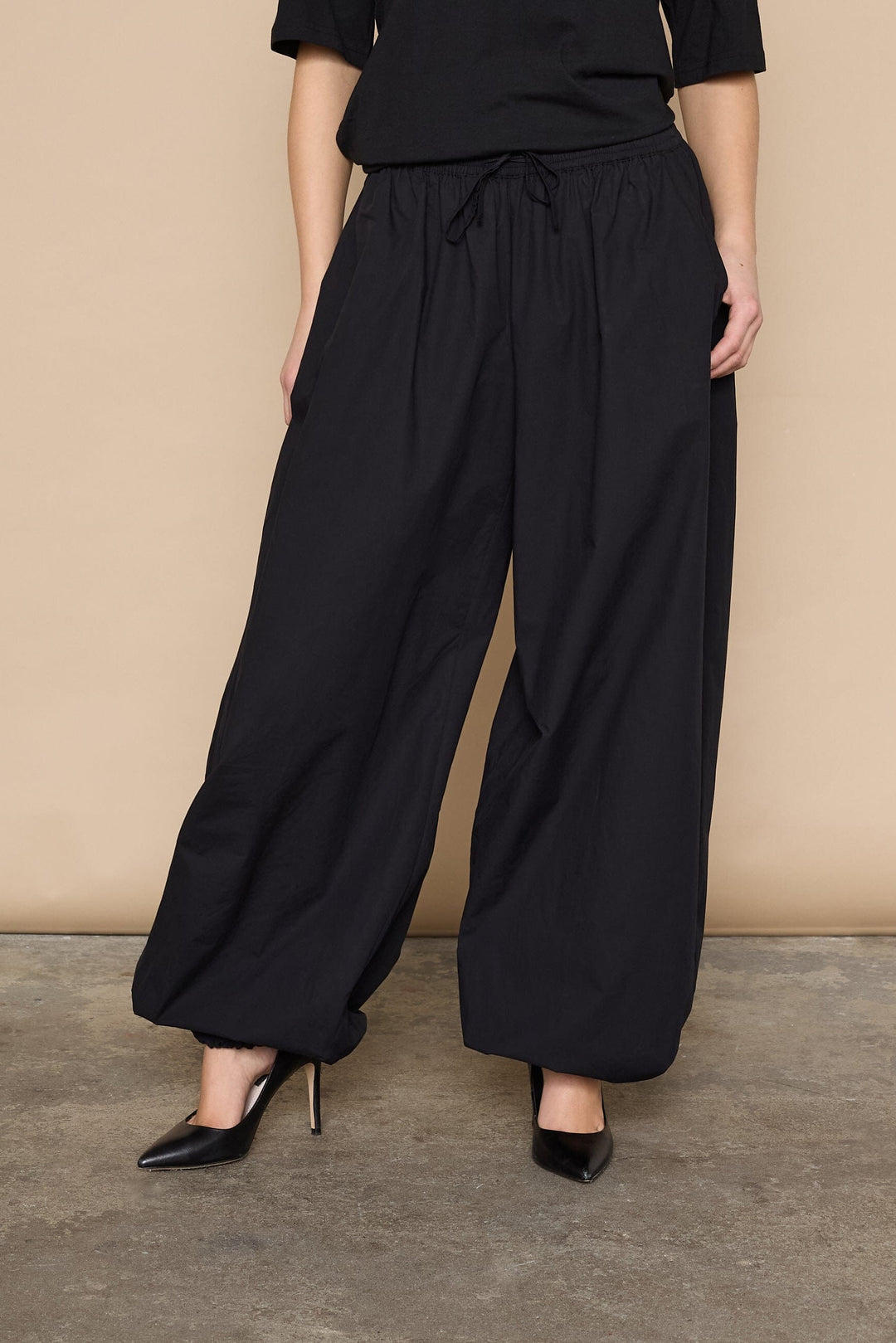 Love & Divine - Love1466 19473 - 000 - Black Bukser