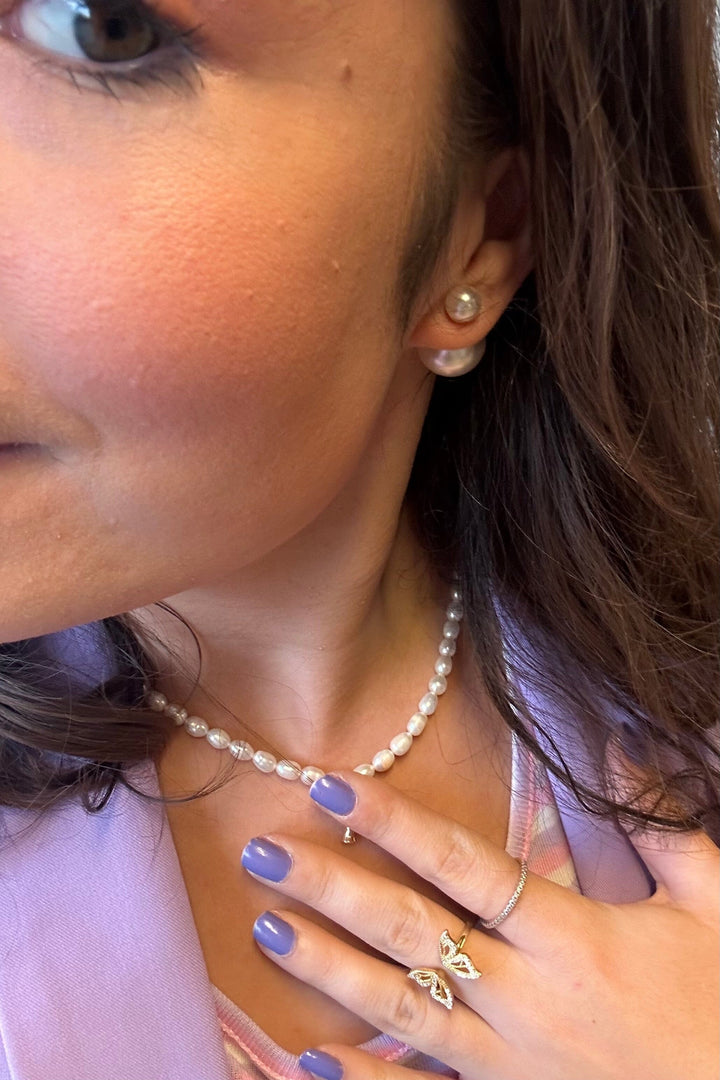 Mellow Moon - Behind Ear Pearl Earring - Forgyldt Øreringe