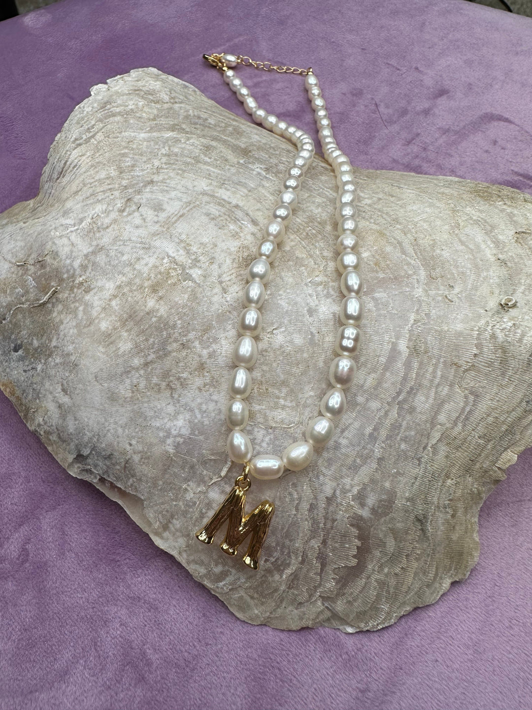 Mellow Moon - Lilli Letter Necklace - Pearl Halskæder