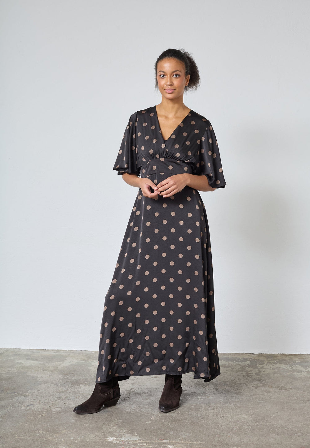 Sisters Point - Gisela-Dr22 19495 - 803 - Black Dot Kjoler