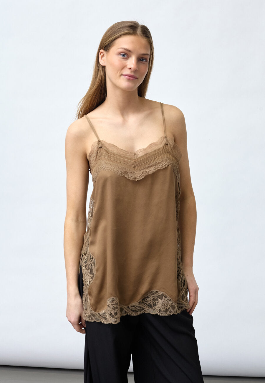 Sisters Point - Isolde-St 19584 - 225 - Hazelnut