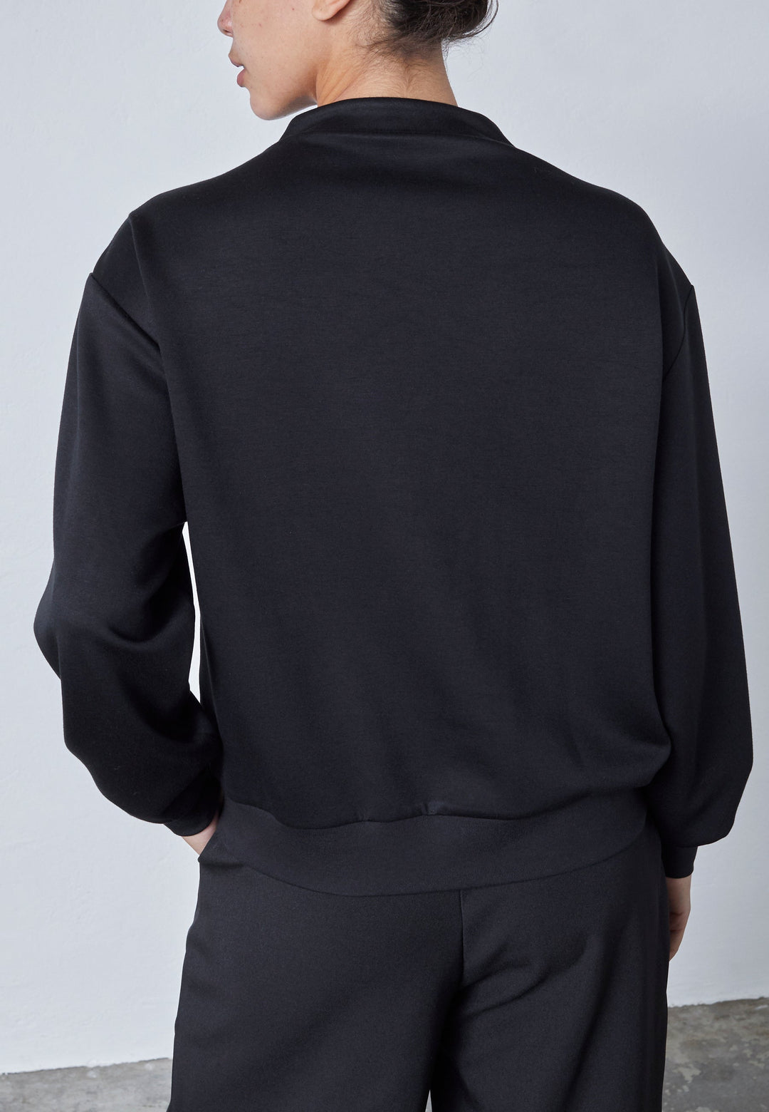 Love & Divine - Love1410 19153 - 000 - Black