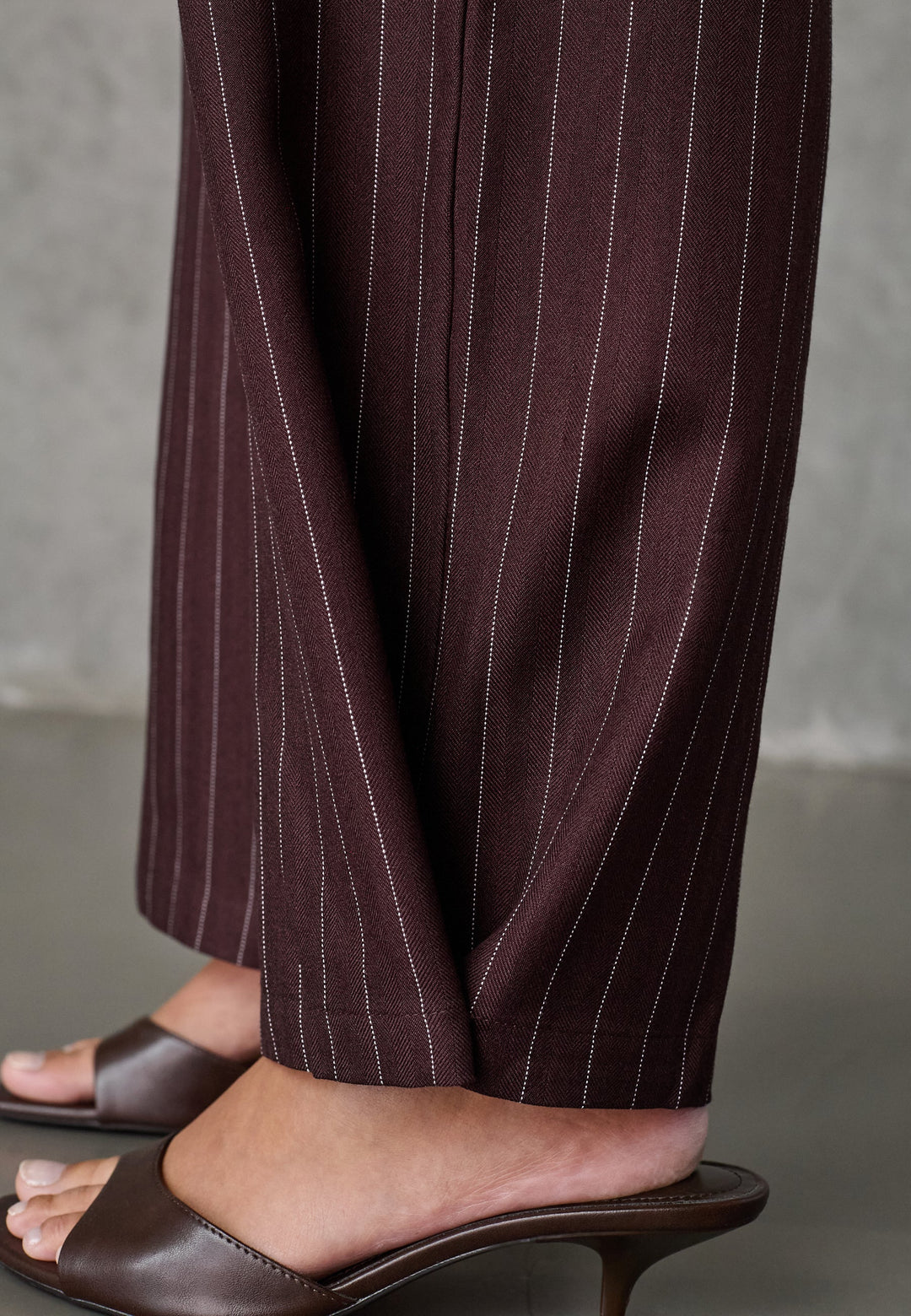Love & Divine - Love1024-65 20305 - 834 - Brown Pinstripes