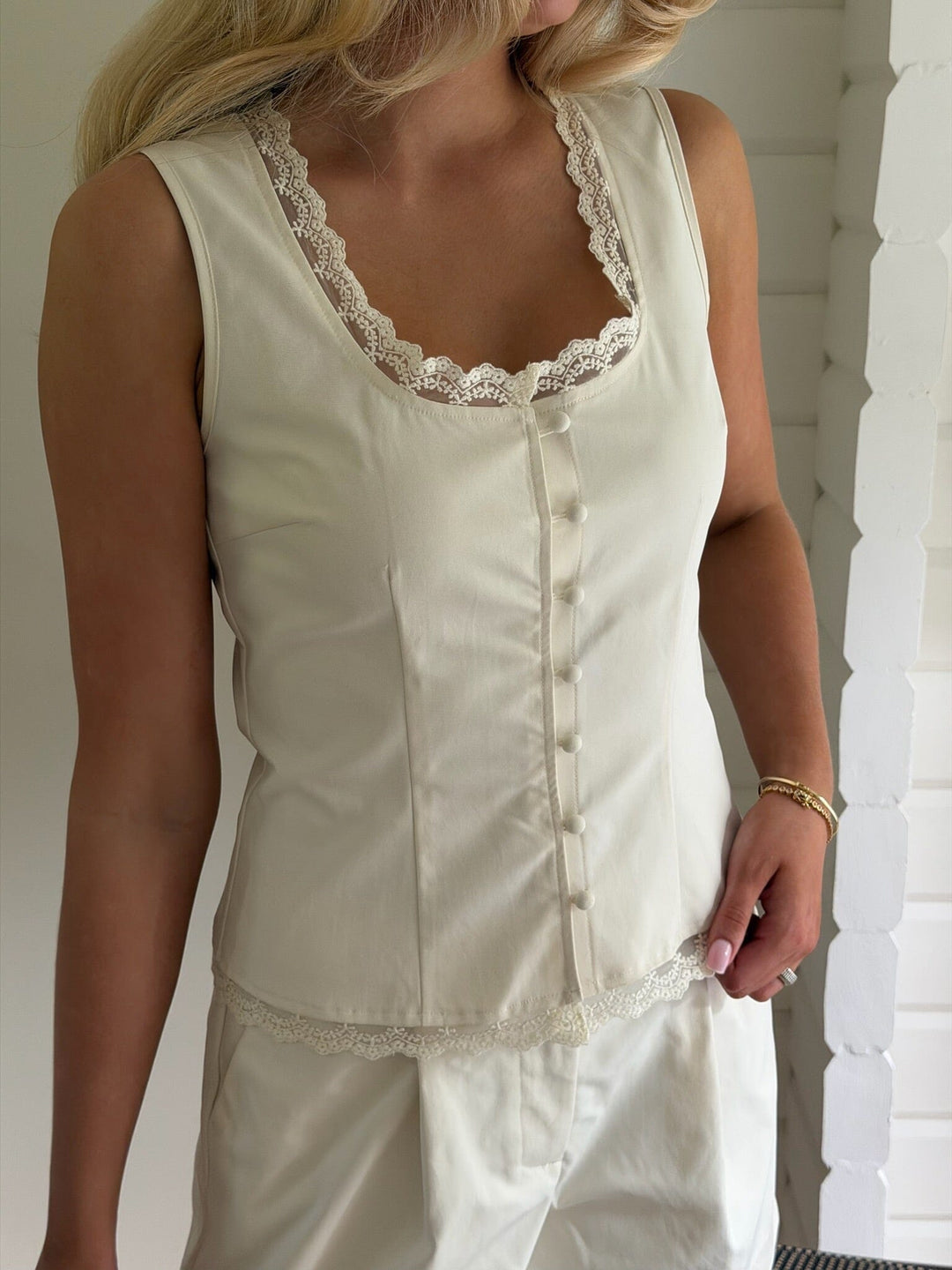 BYIC - Elsieic Top A23887 - Off White Lace T-shirts 