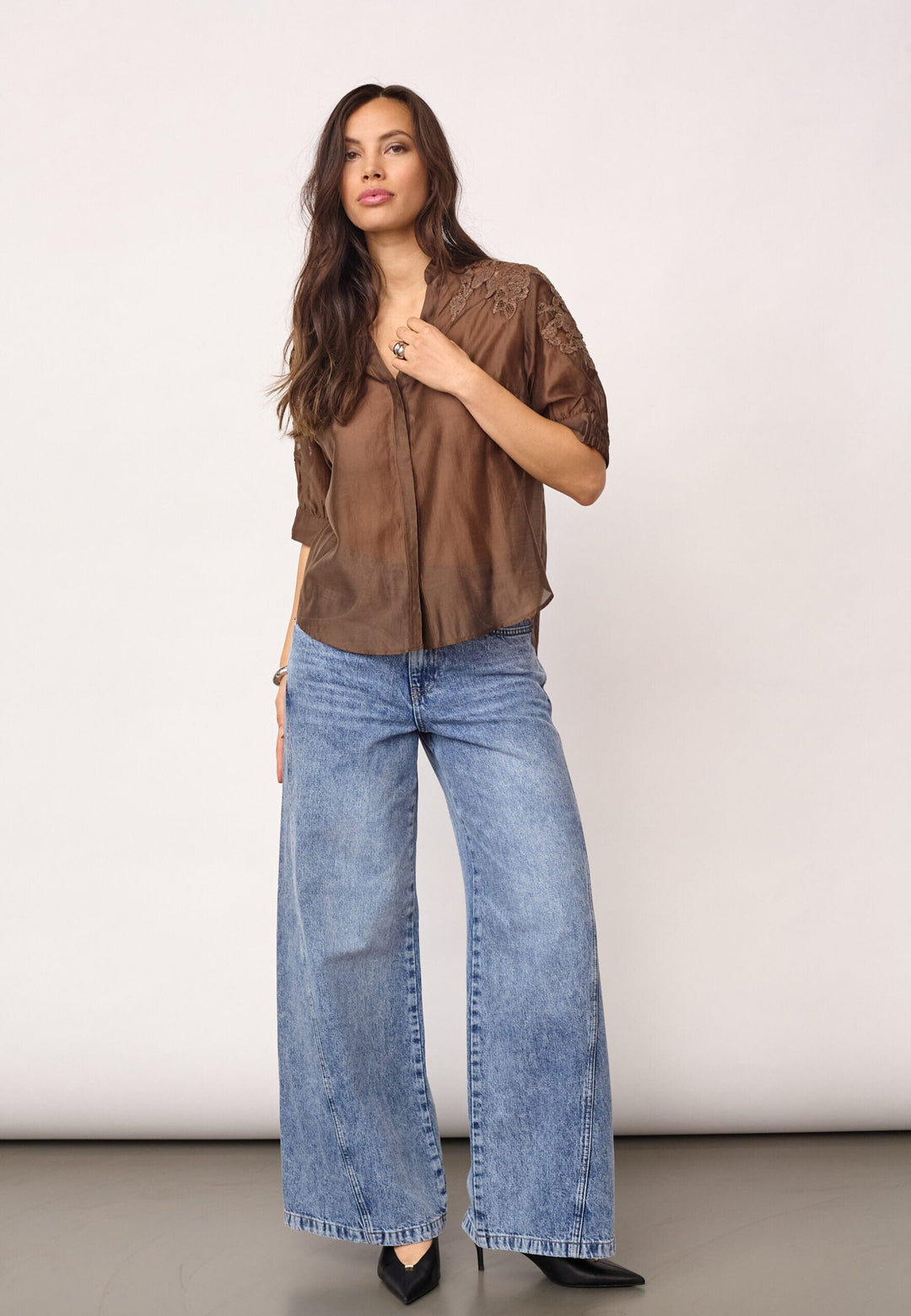 Co´Couture - Kawacc Emb. Ss V-Shirt 500223 - 20003 - Dark Brown Skjorter 