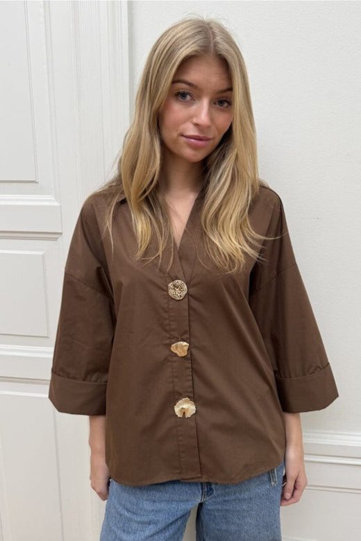 Continue - Augusta Big Gold Buttons 15171 - Brown