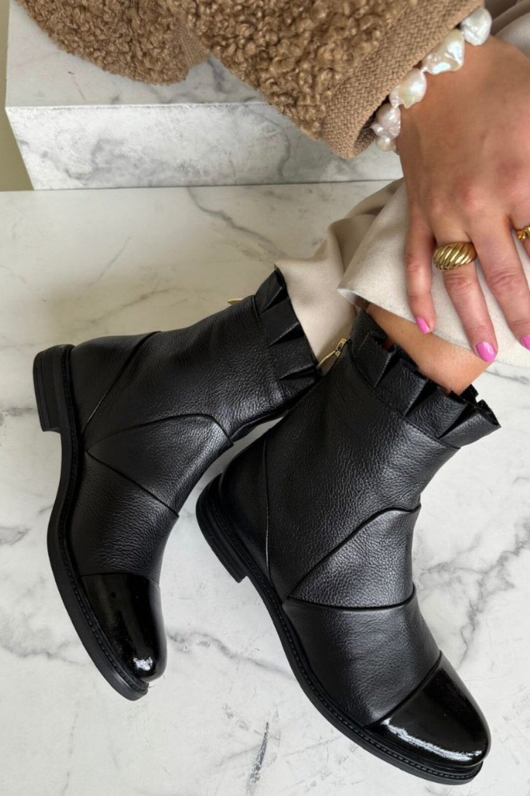 Copenhagen Shoes - Margaret - 00010 Black W/Patent Toe Støvler 