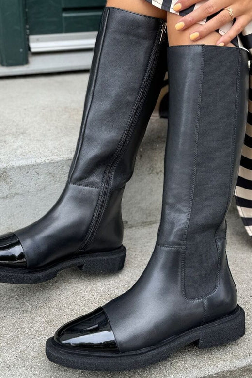 Copenhagen Shoes - The Art Boot Patent/Toe - 0001 Black Støvler 