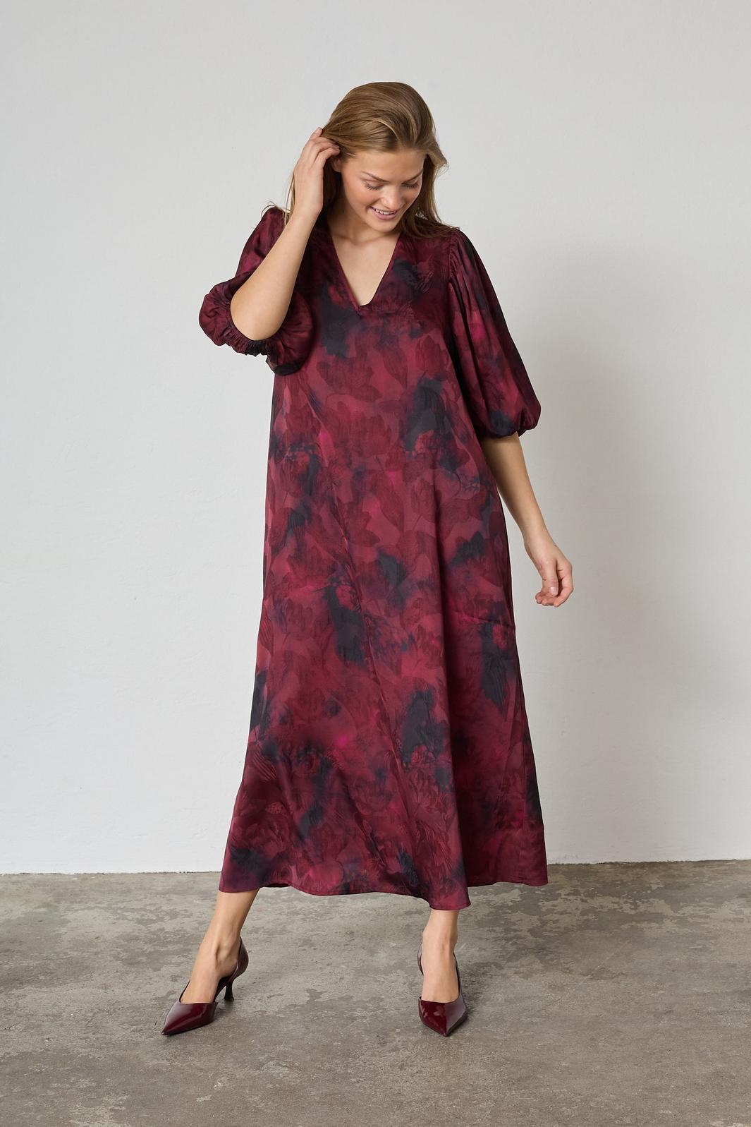 Sisters Point - Ventia-V.Dr6 19520 - 801 - Bordeaux Blurred