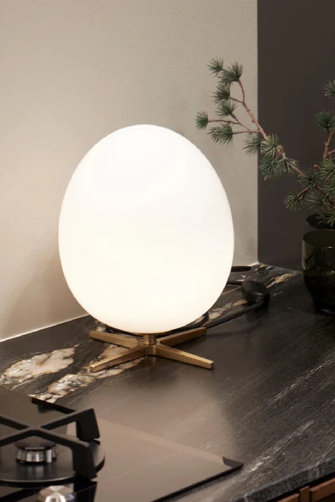 Forudbestilling - Brainchild - Ægget Lampen - Børstet Messing (Marts/April) Interiør 