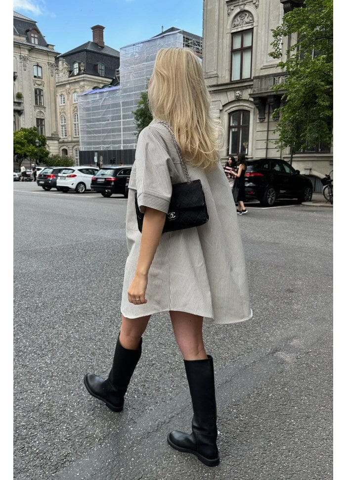 Forudbestilling - BYIC - Selda Shirt Dress - Dark Beige Woven Stripe Kjoler 