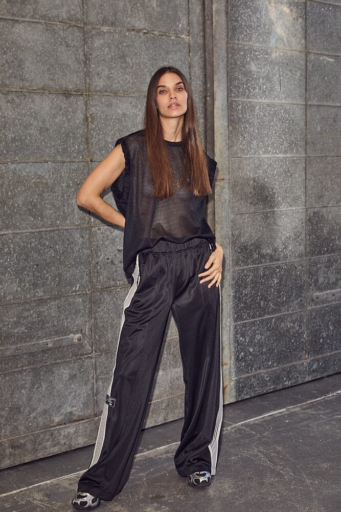 Forudbestilling - Haute L'Amitié - Drift Frill Sports Top HL10106 - Black T-shirts 