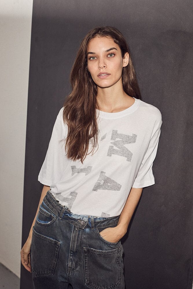 Forudbestilling - Haute L'Amitié - Maxi Reverse Logo Tee HL10231 - White/Black Print T-shirts 