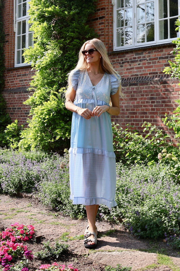 Forudbestilling - Liberte x Molly&My - Nor-Frill-Dress 22236 - Dream Blue Kjoler 