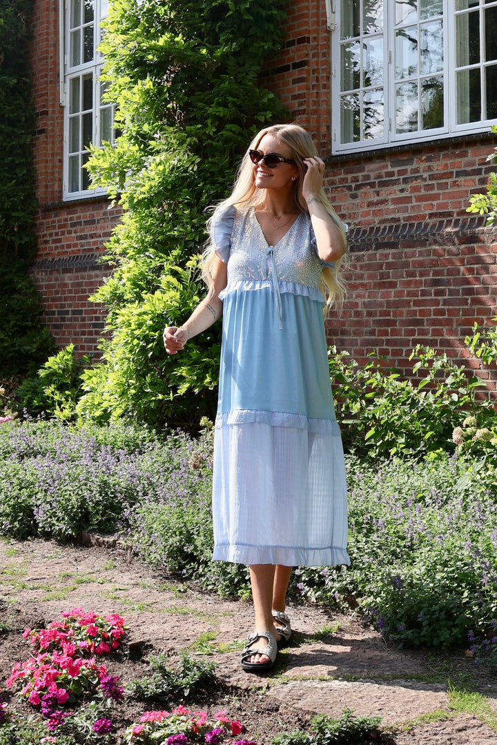 Forudbestilling - Liberte x Molly&My - Nor-Frill-Dress 22236 - Dream Blue Kjoler 