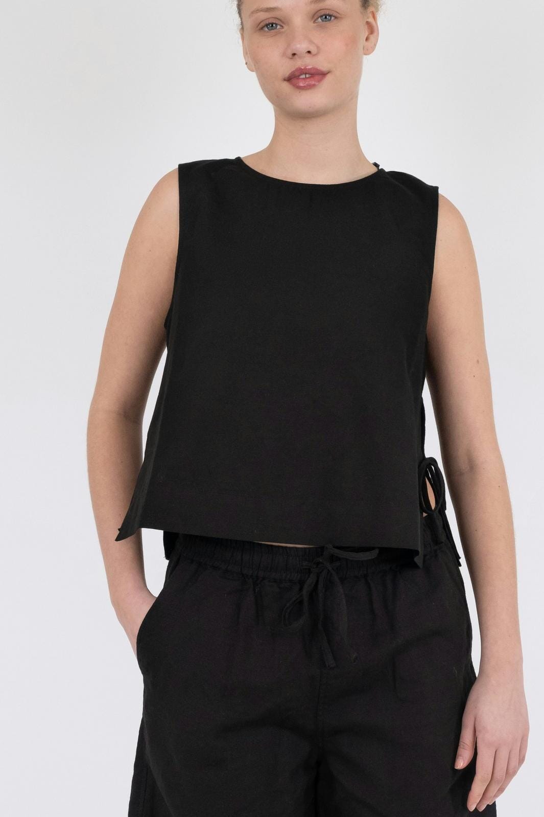 Neo Noir - Svetlana Linen Top - Black