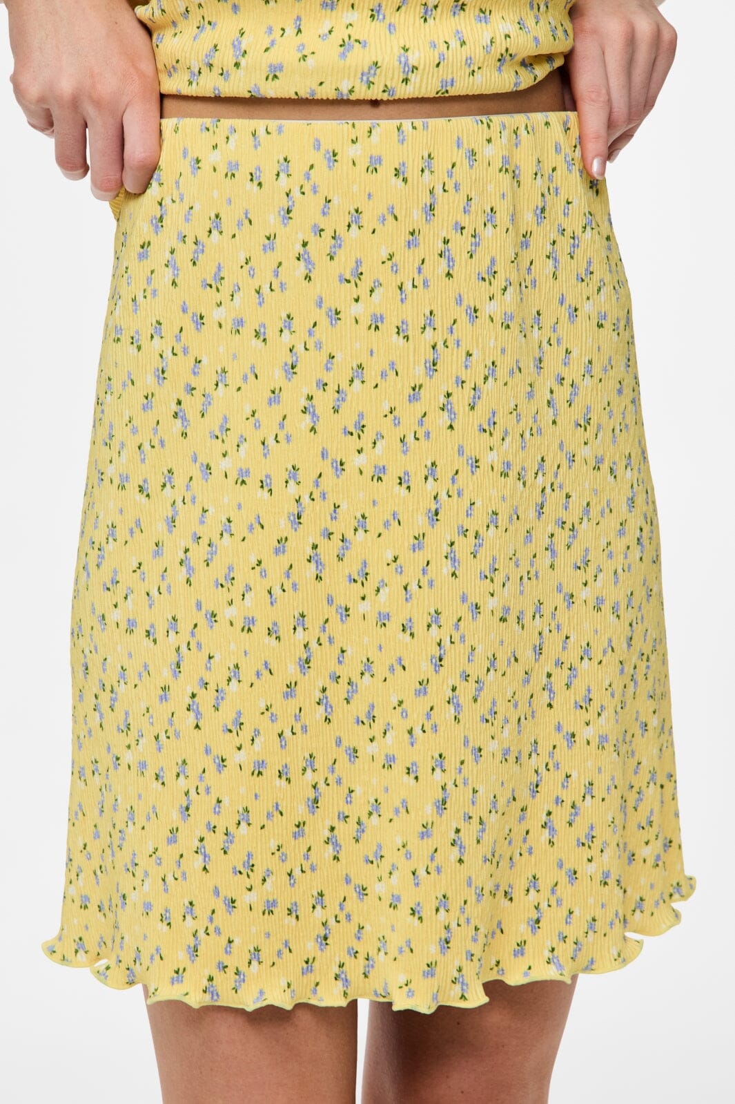 Pieces - Pcflora Short Skirt - 4699153 Pale Banana Small Flower