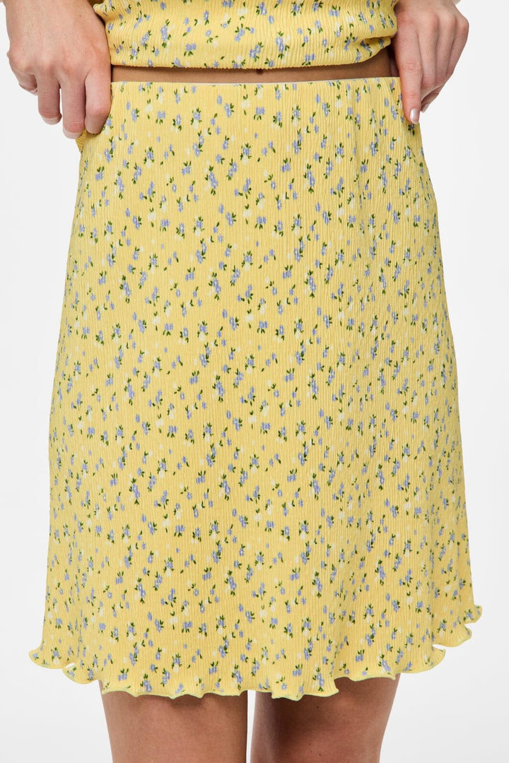 Pieces - Pcflora Short Skirt - 4699153 Pale Banana Small Flower