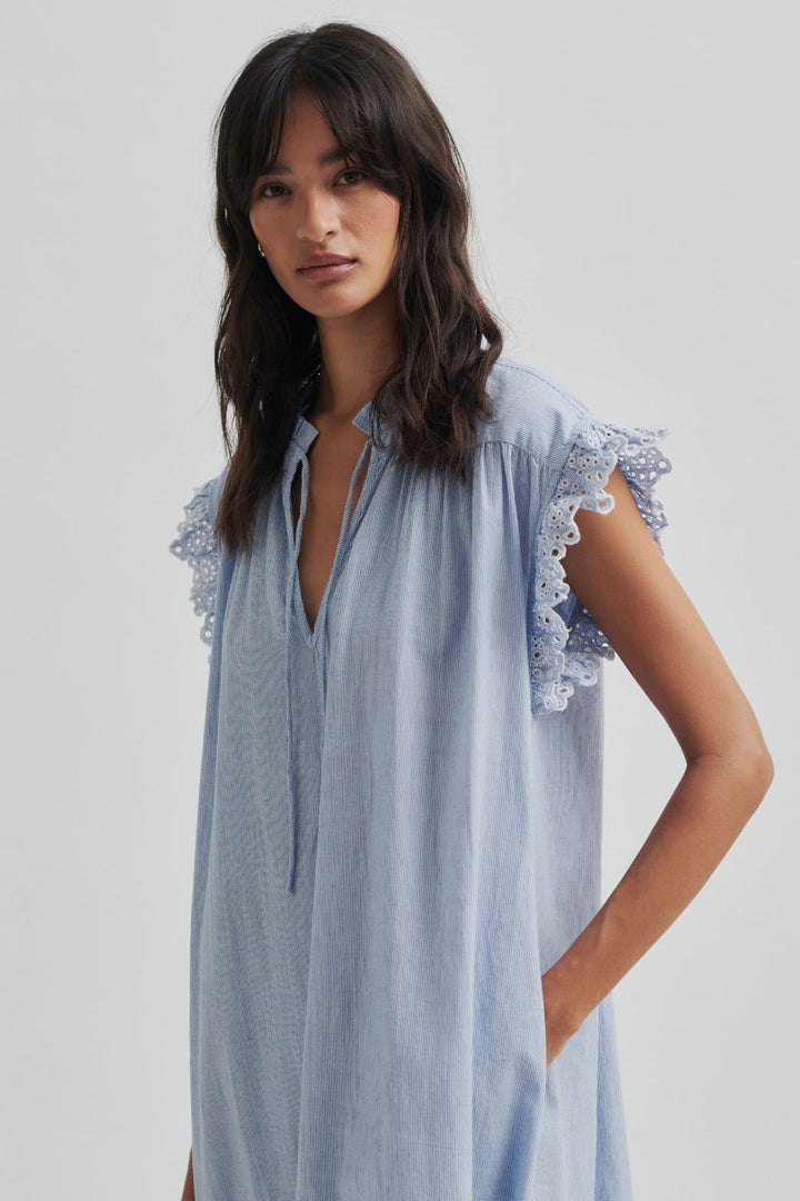 Forudbestilling - Second Female - Laure Dress 59715 - Light Blue Stripe Kjoler 