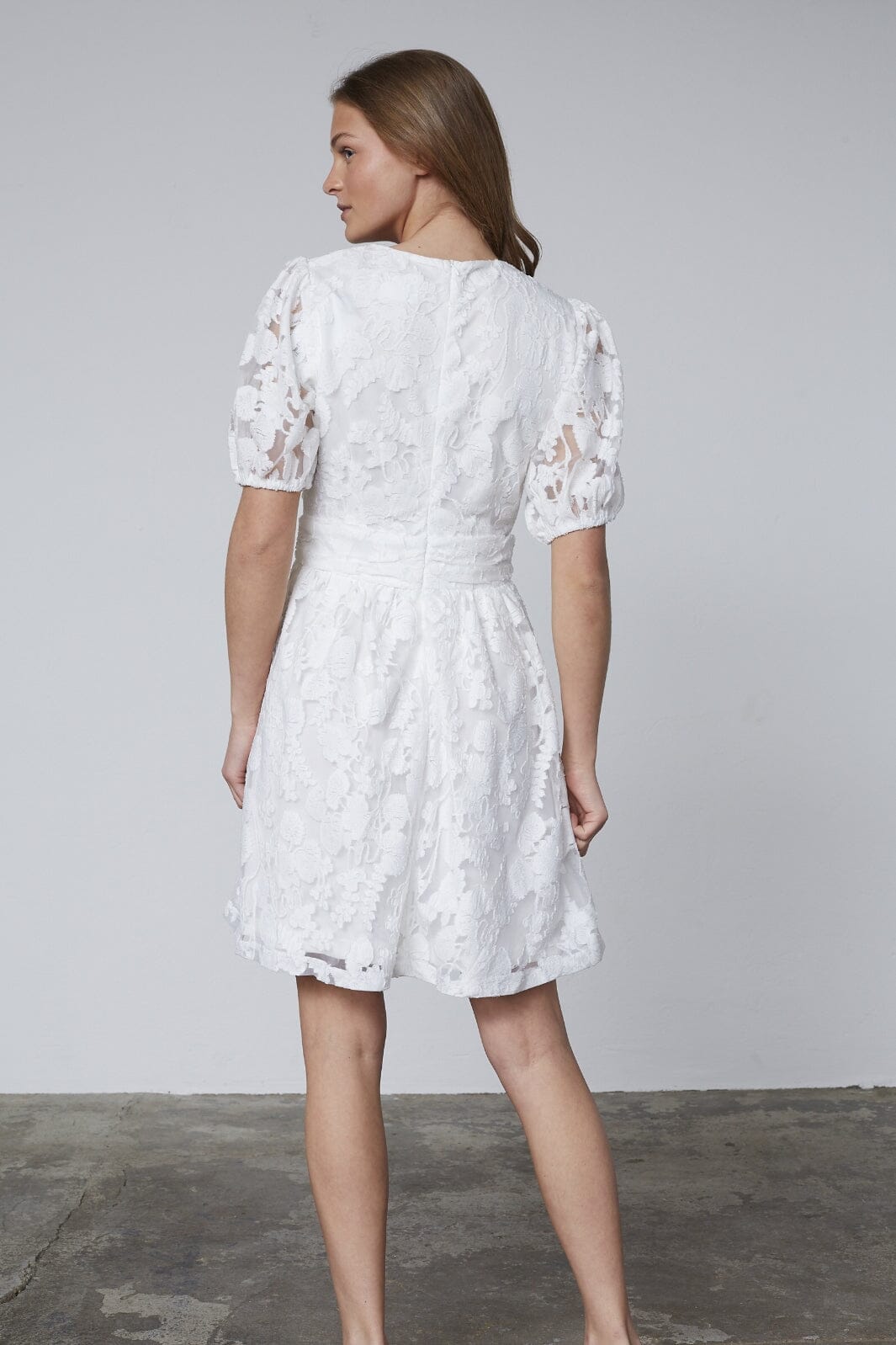 Sisters Point - Galea-Dr 18861 - 100 - White