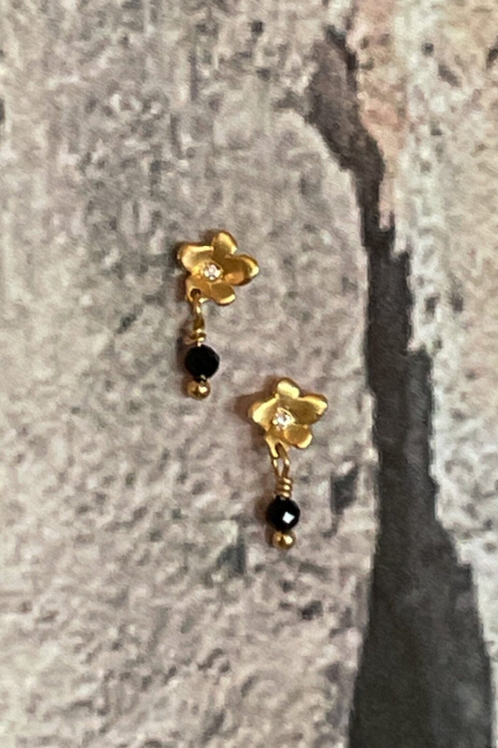 Forudbestilling - Stine A - Tres Petit Garden Flower Earring W. Black Spinel - 1315-02-S Øreringe 