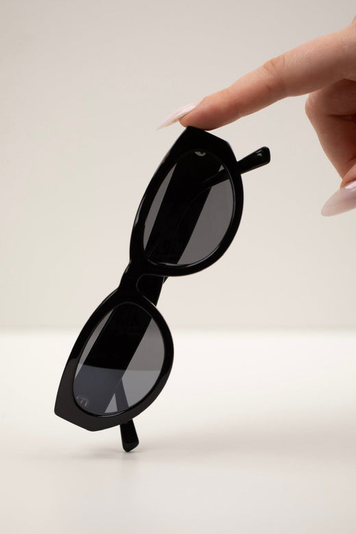 Forudbestilling - Valentin Studio - Audrey 1-002 - Black Grey Solbriller 