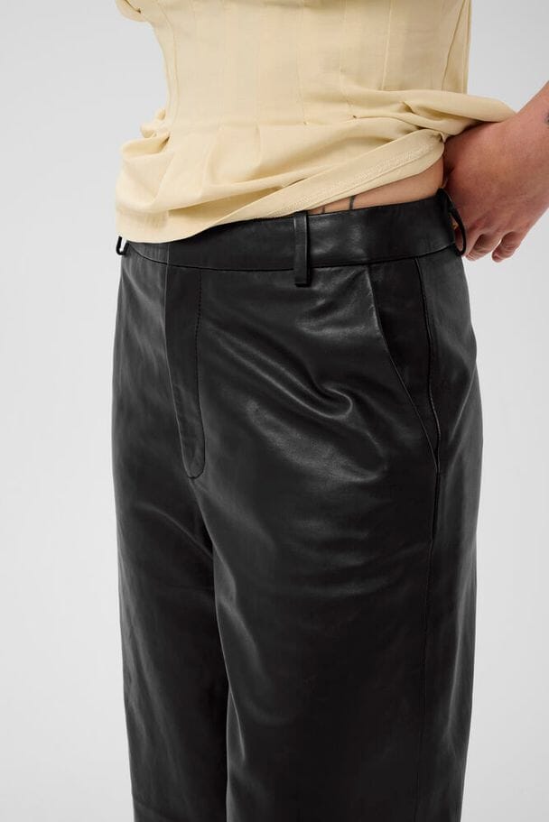 Gestuz - Gzallis Shorts 10911111 - 100017 - Black Shorts 