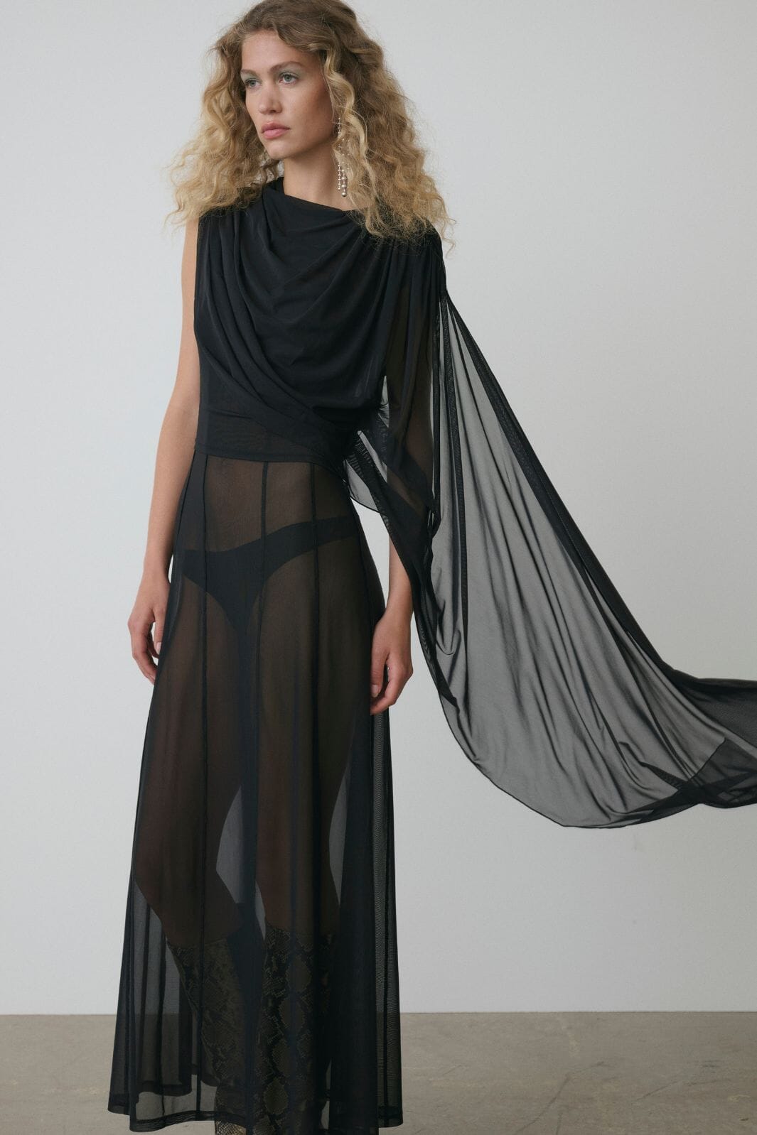 Gestuz - Gzmaddin 2 In 1 Dress 10911139 - 100017 - Black Kjoler 