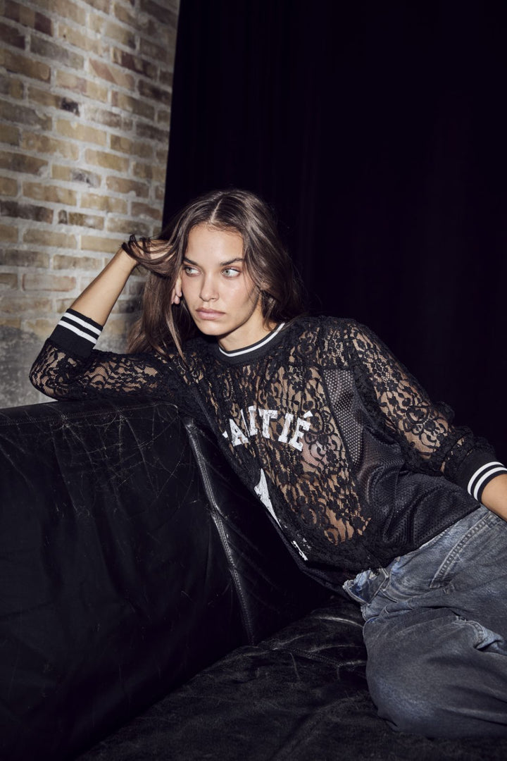 Haute L'Amitié - Lace Ls Football Blouse HL10471 - Black Bluser 