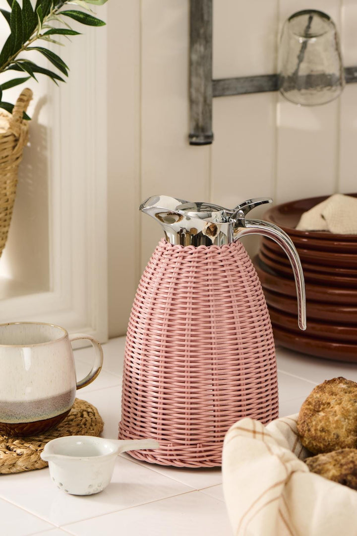 Ib Laursen - Termokande lyserød polyrattan håndflettet 1,5 ltr - Polyrattan, Rustfrit stål, Plastik - 1619-07