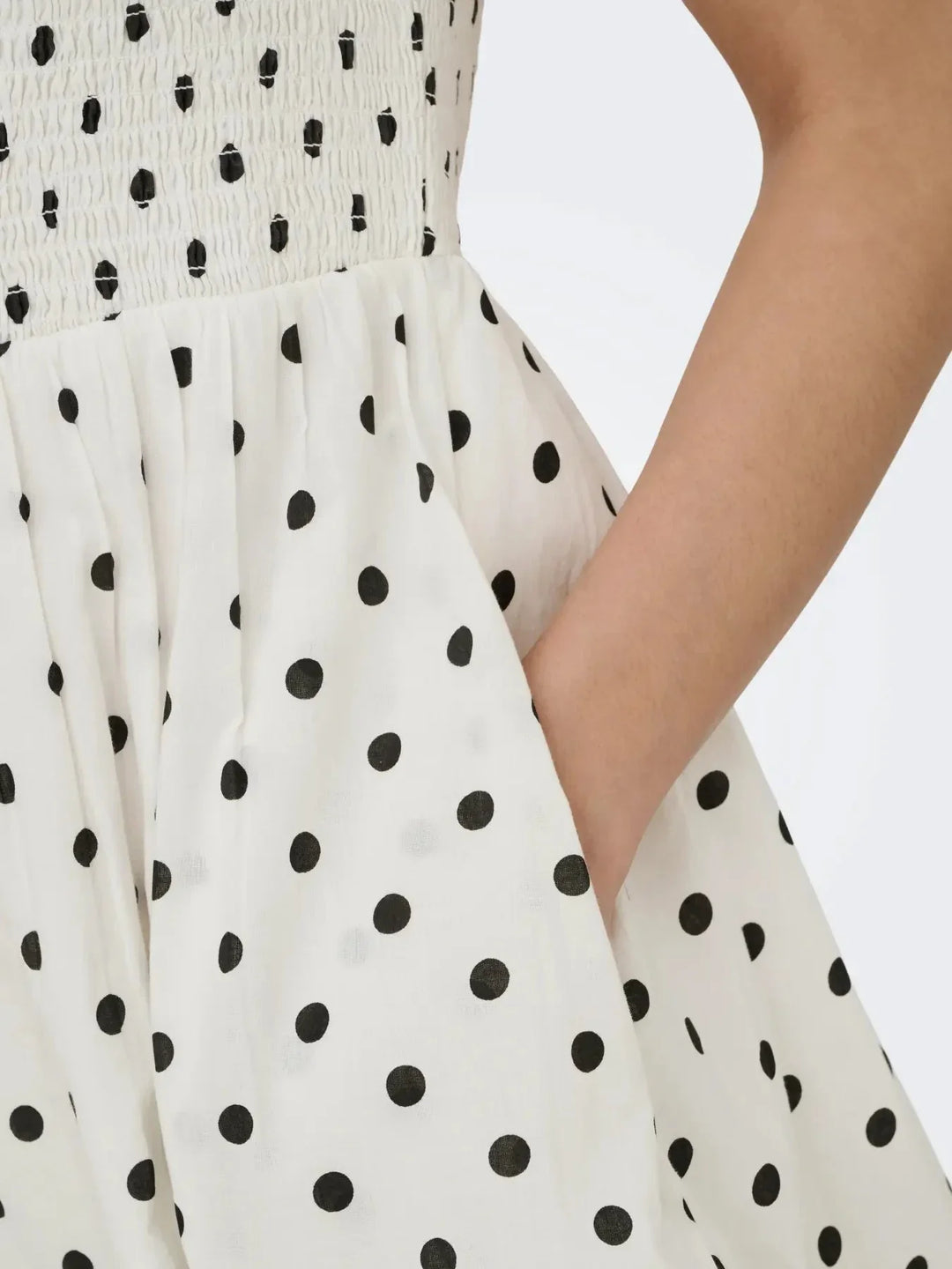 JDY - Jdydiego S/L Smock Midi Dress - 5040556 Cloud Dancer Black Dot Kjoler 