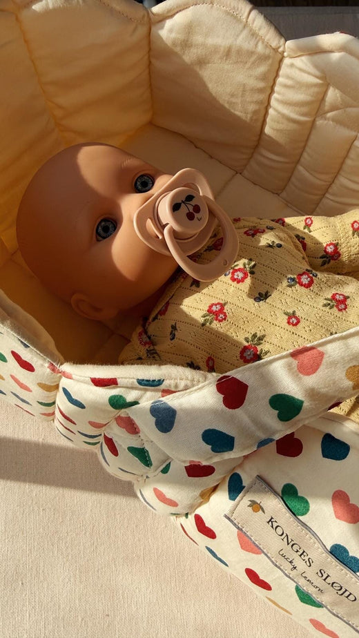 Konges Sløjd - Doll Lift Ks106454 - Coeur Coloré