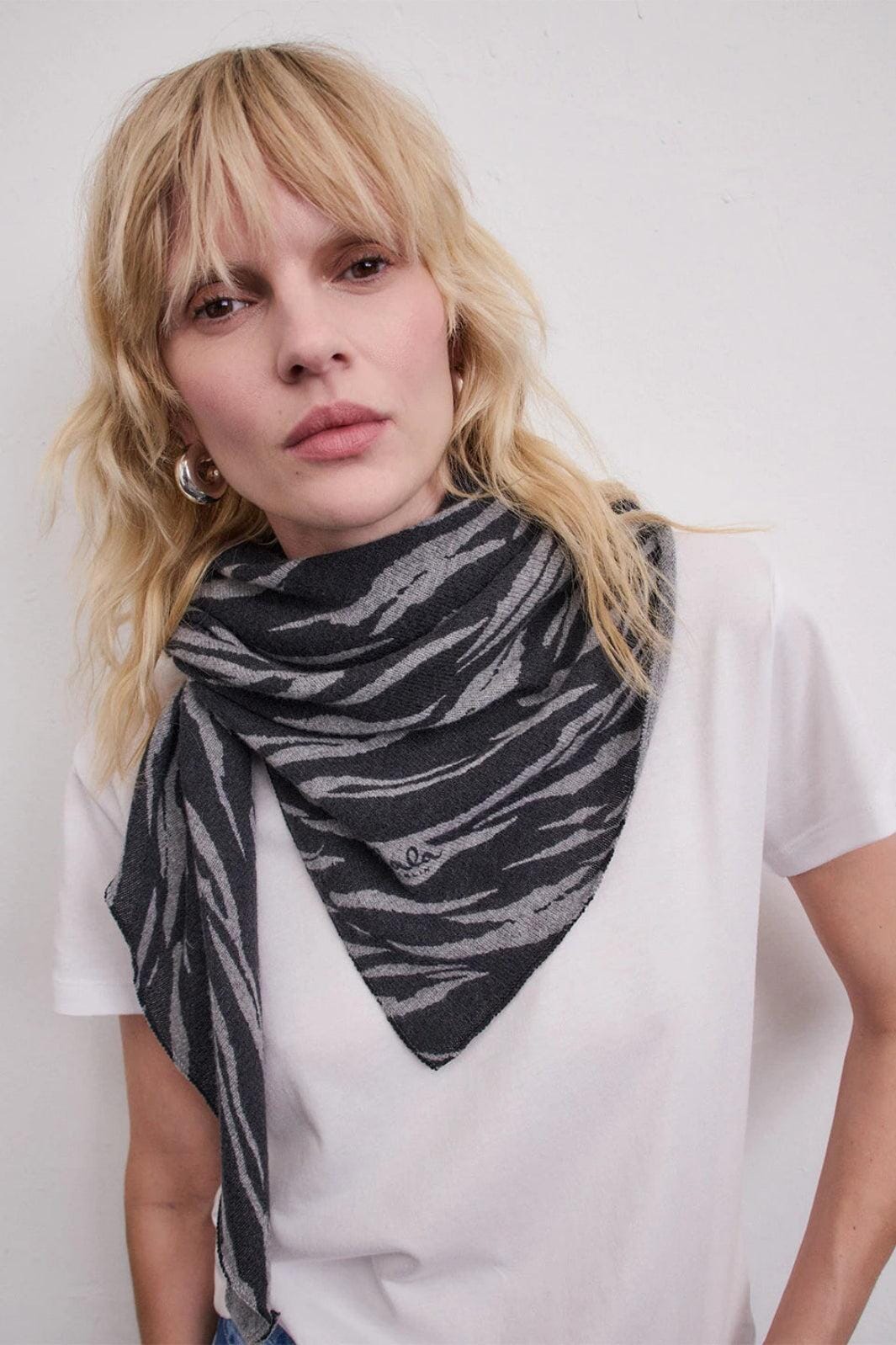 Lala Berlin - Triangle Tiger M 10022359 - City Black Tørklæder 