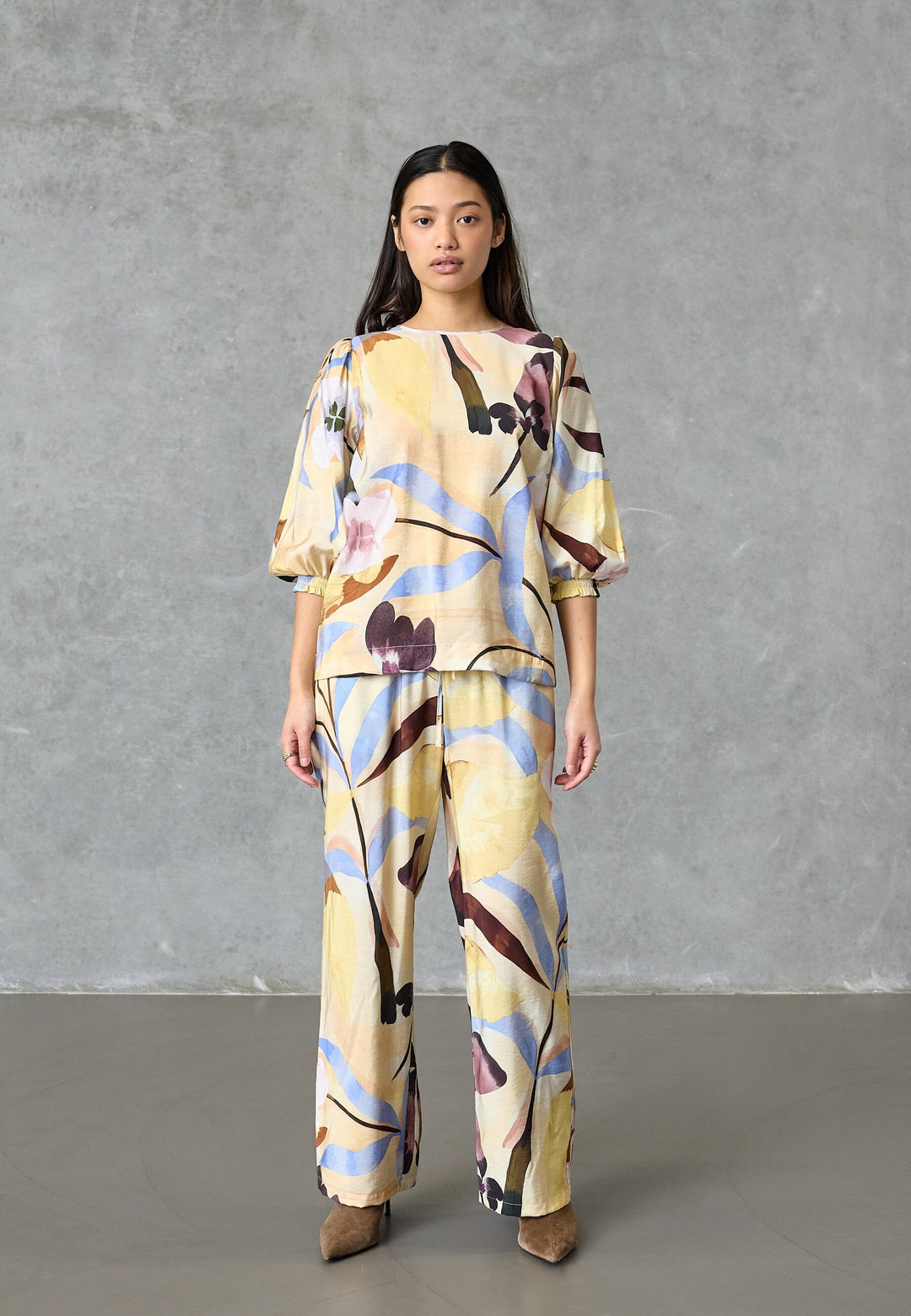 Love & Divine - Love1568 19952 - 813 - Antique Flower Bluser 