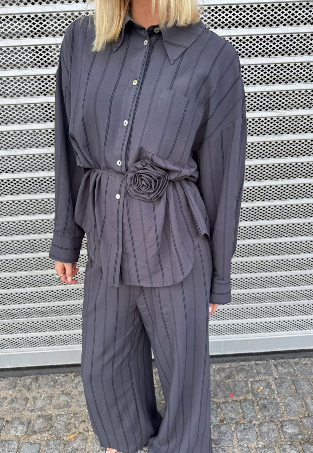Love & Divine - Love1622 20223 - 053 - Grey Stripes Skjorter 