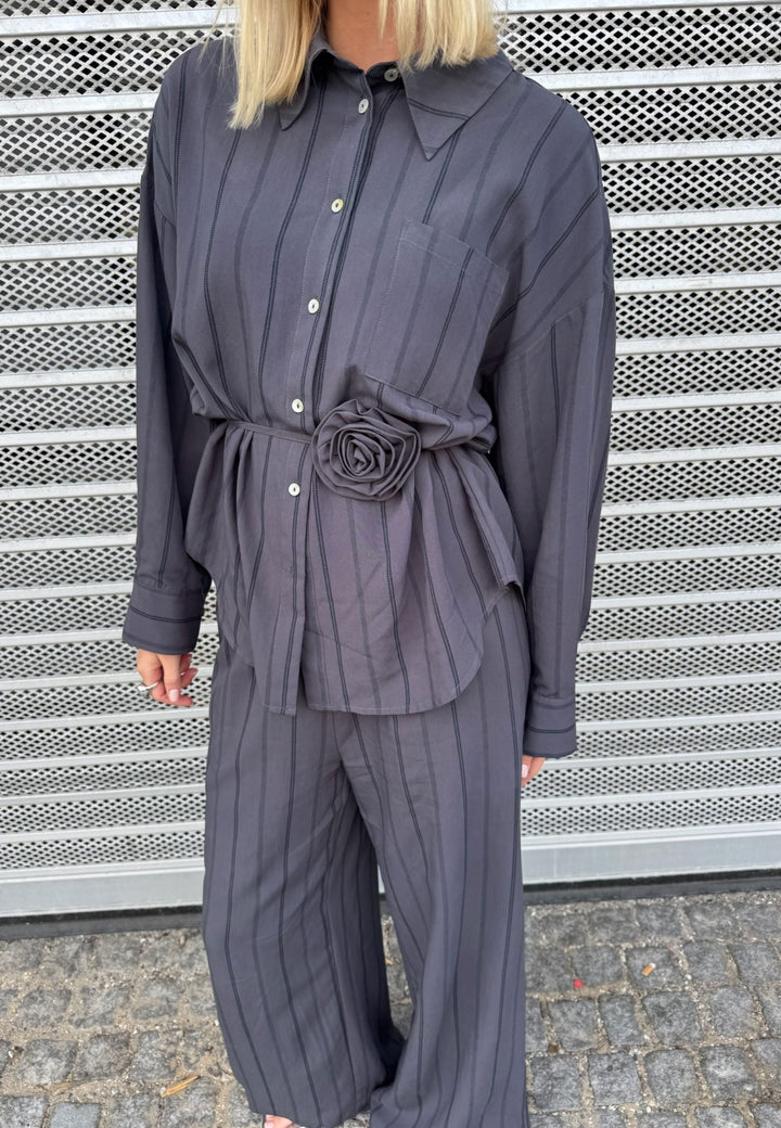 Love & Divine - Love1622 20223 - 053 - Grey Stripes Skjorter 