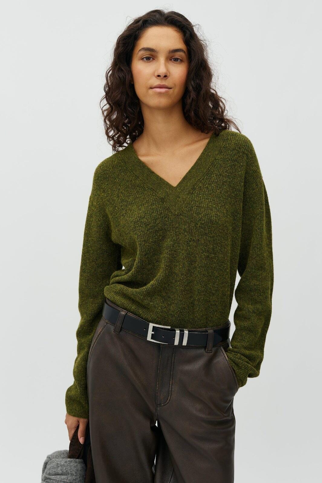 MbyM - Asato V-M 64921292 - Y50 - Warm Olive Melange Strikbluser 