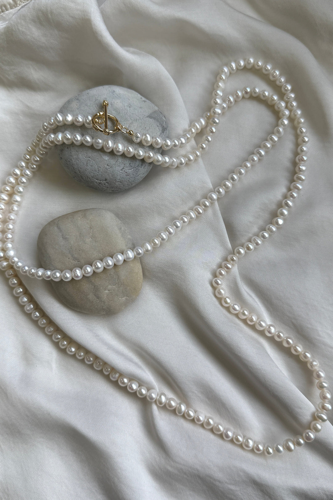 Mellow Moon - Long Pearl Necklace Hoop - Forgyldt Halskæder 